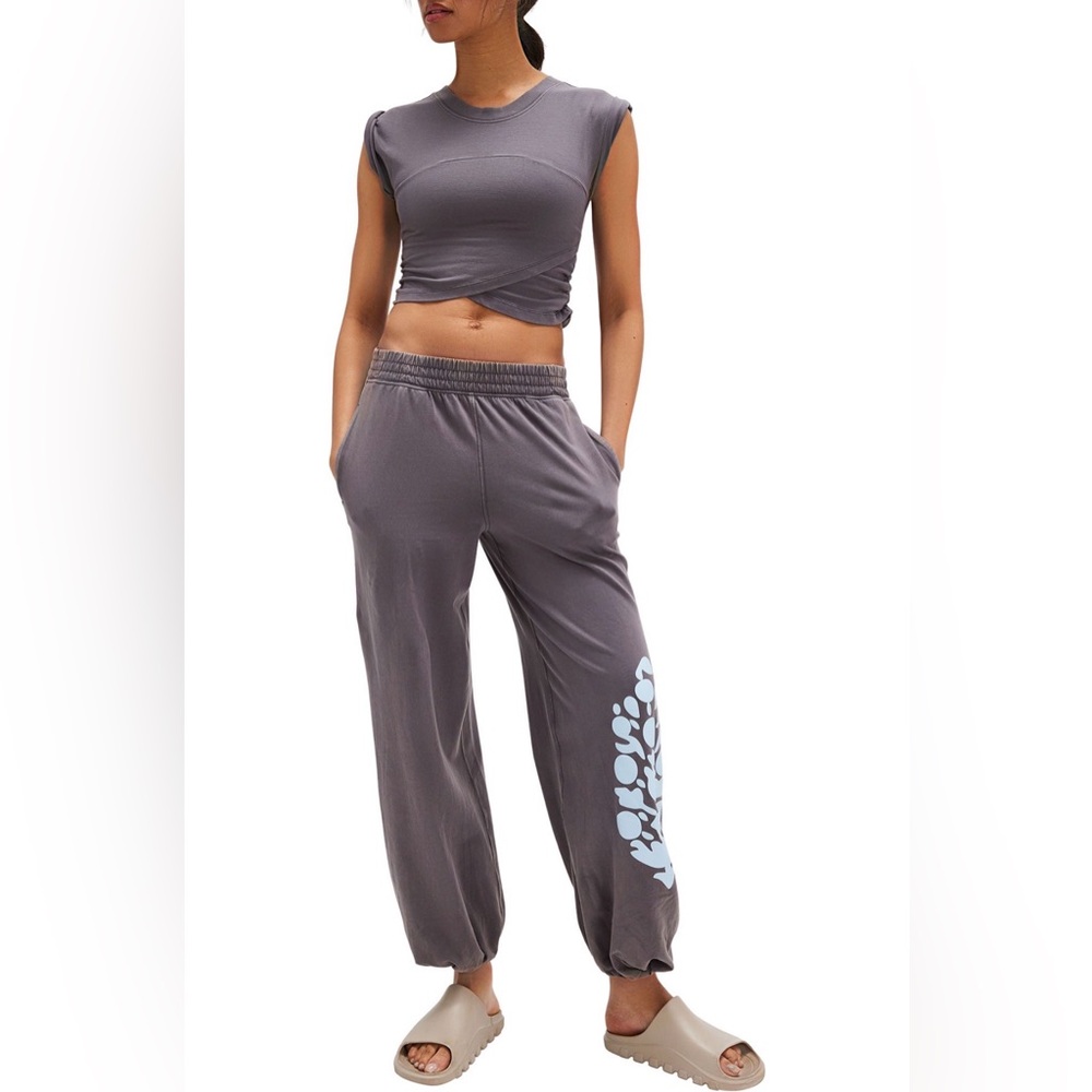 NWT Free People FP Movement Women's Hot Shot
Logo Set